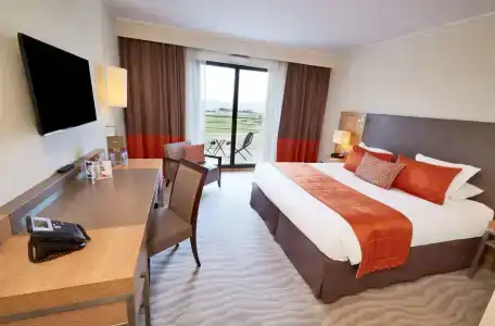 Golden Tulip Villa Massalia - 1