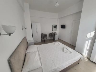 r House - 22