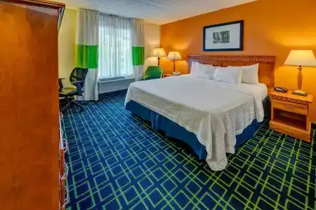 Fairfield Inn & Suites by Marriott - 32