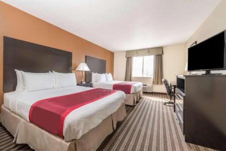 Days Inn & Suites by Wyndham Dallas - 27