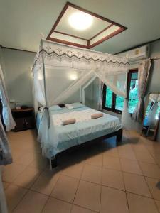 Phayam Coconut Beach Resort - 17