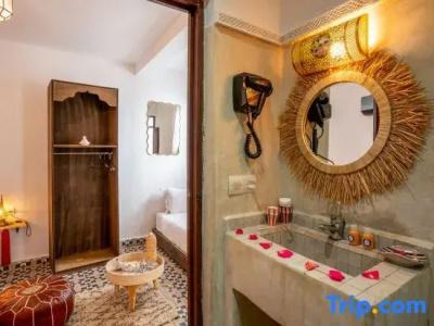 Riad Shaden - 35