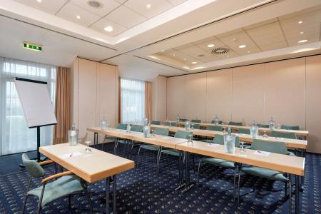 Ramada by Wyndham Hannover - 15
