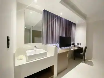The Luxe - 60