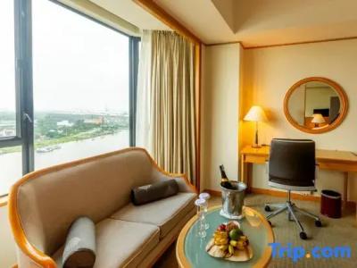 Renaissance Riverside Saigon - 53