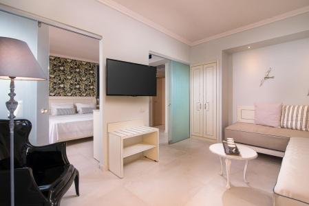 Neikos Mediterraneo Luxury Suites - 33