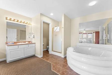 Grand Crowne by Capital Vacations - 135