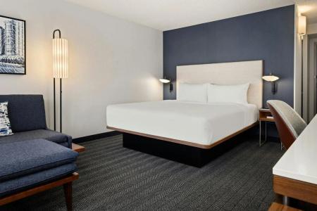 Courtyard by Marriott Chicago Downtown/River North - 2
