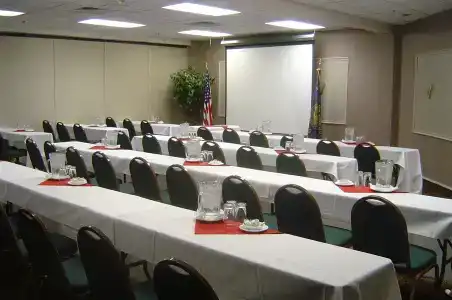 Rogue Regency Inn & Suites - 15