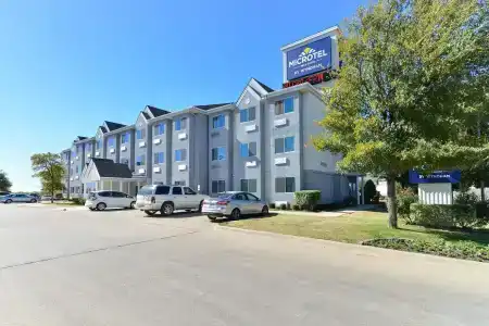 Microtel Inn & Suites by Wyndham Ft. Worth North/At Fossil - 17