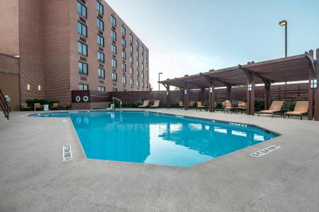 Courtyard by Marriott - 19