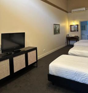 Macquarie Manor - 28