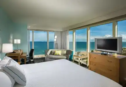 Courtyard by Marriott Fort Lauderdale Beach - 3