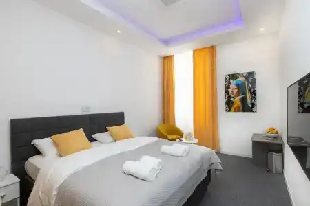 Tesla Boutique  & Rooms - 23