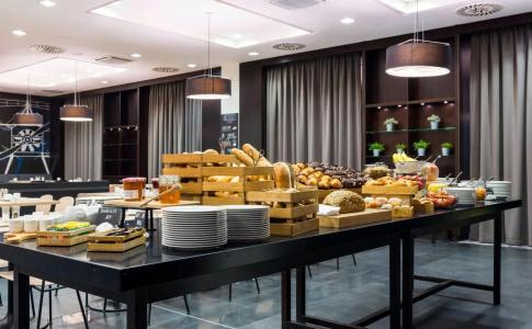 Courtyard by Marriott Prague Airport - 14