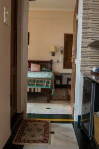 Arya Niwas - 52