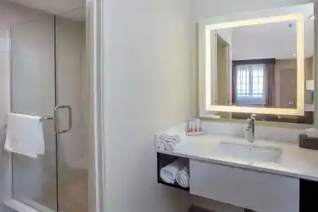 Ramada by Wyndham Culver City - 14