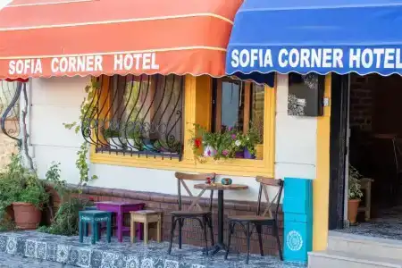 Sofia Corner - 30