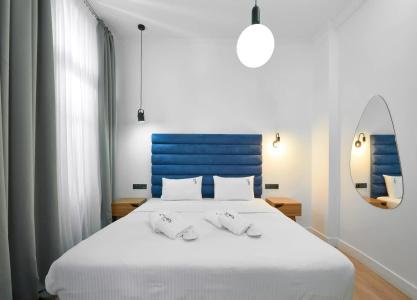 Maroon Bottle Boutique Suites - 20