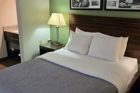 Sleep Inn International Airport - 40