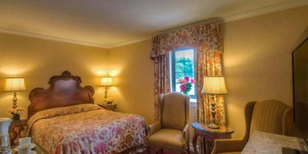 Red Coach Inn - 63