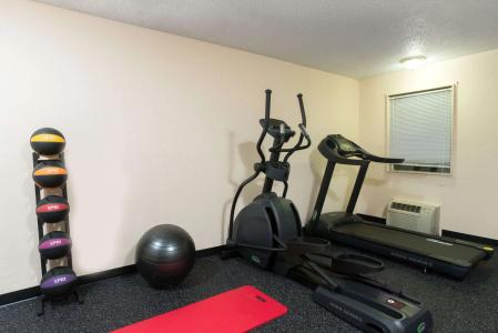 Days Inn by Wyndham Indianapolis East Post Road - 10