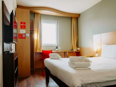Ibis Sofia Airport - 4