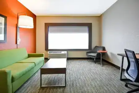 Holiday Inn Express -, An Ihg - 65