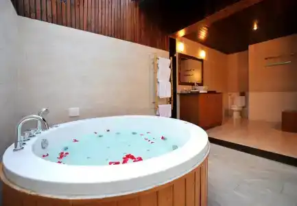 Diamond Bay Resort & Spa - 205