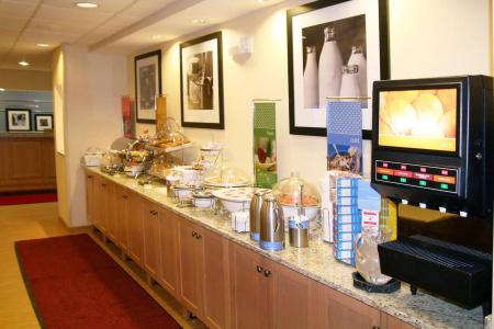 Hampton Inn - 9