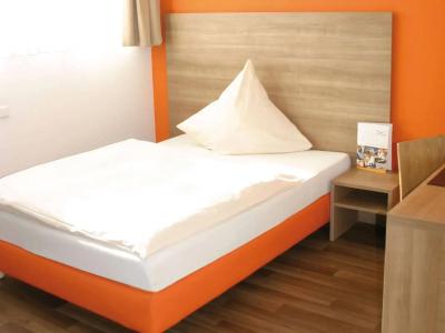 Orange und - 5