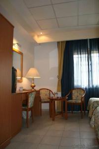 Golden Walls - 15
