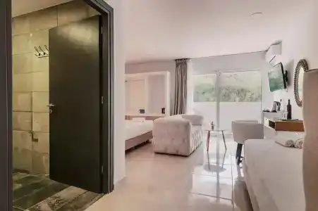Bamboo Suites Boutique - 102