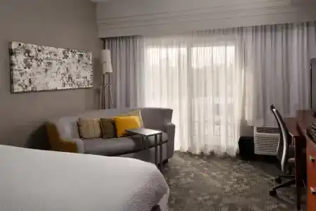 Courtyard by Marriott Hershey - 25