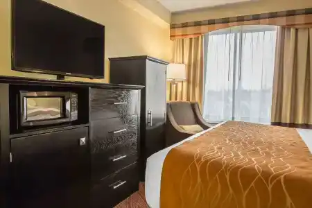 Comfort Inn & Suites LaGuardia Airport - 52