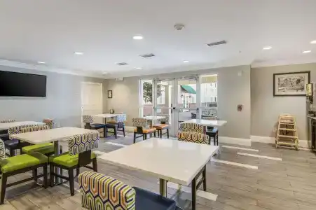 Hawthorn Suites by Wyndham Fort Benning - 14