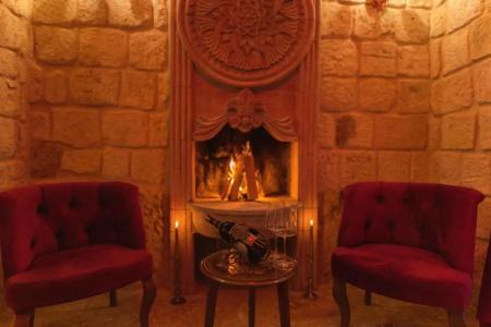 Solo Cave Suites - 129