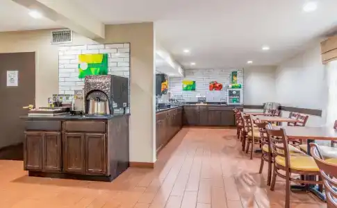 Quality Inn - 17