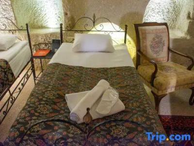 Caravanserai Cave - 301