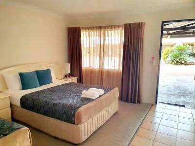 Rockhampton Palms Motor Inn - 22