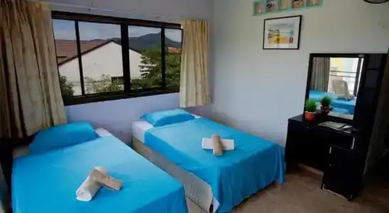 Raya Guest House - 1