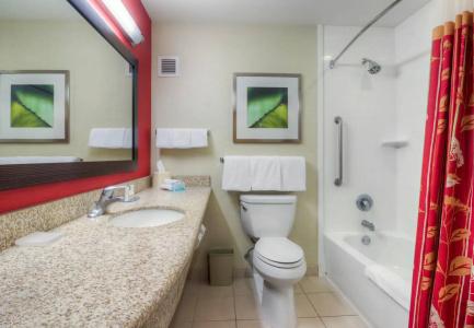 Courtyard by Marriott - 8