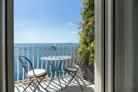 Eden Roc Suites - 454
