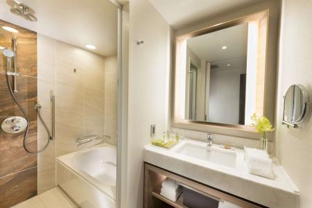 DoubleTree by Hilton Okinawa Chatan Resort - 18