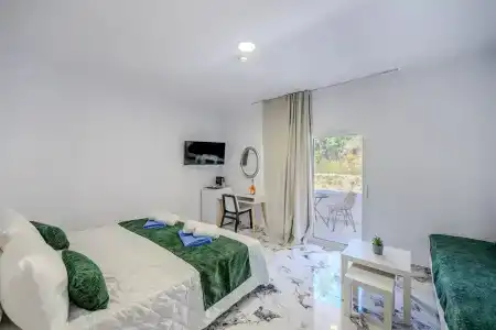 Bamboo Suites Boutique - 151