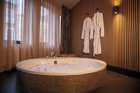 Manzo's Suites - 75