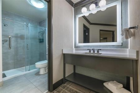 DoubleTree by Hilton - 90