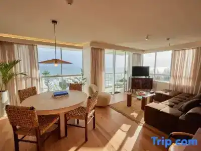 Burleigh Beach Tower - 235