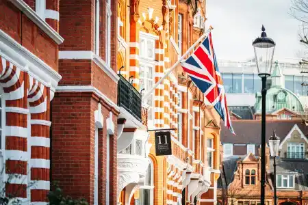11 Cadogan Gardens & - 40
