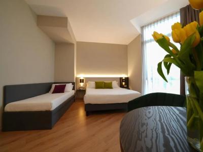 Pisa Tower Plaza - 36